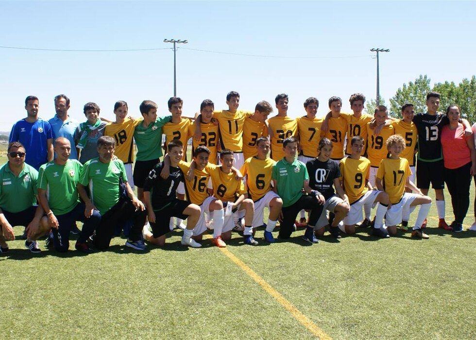 AD_S_o_Pedro_vale_do_Conde_Campe_es_em_Sub-15_-_Foto_Escola_de_Futebol_Gilberto_Gomes