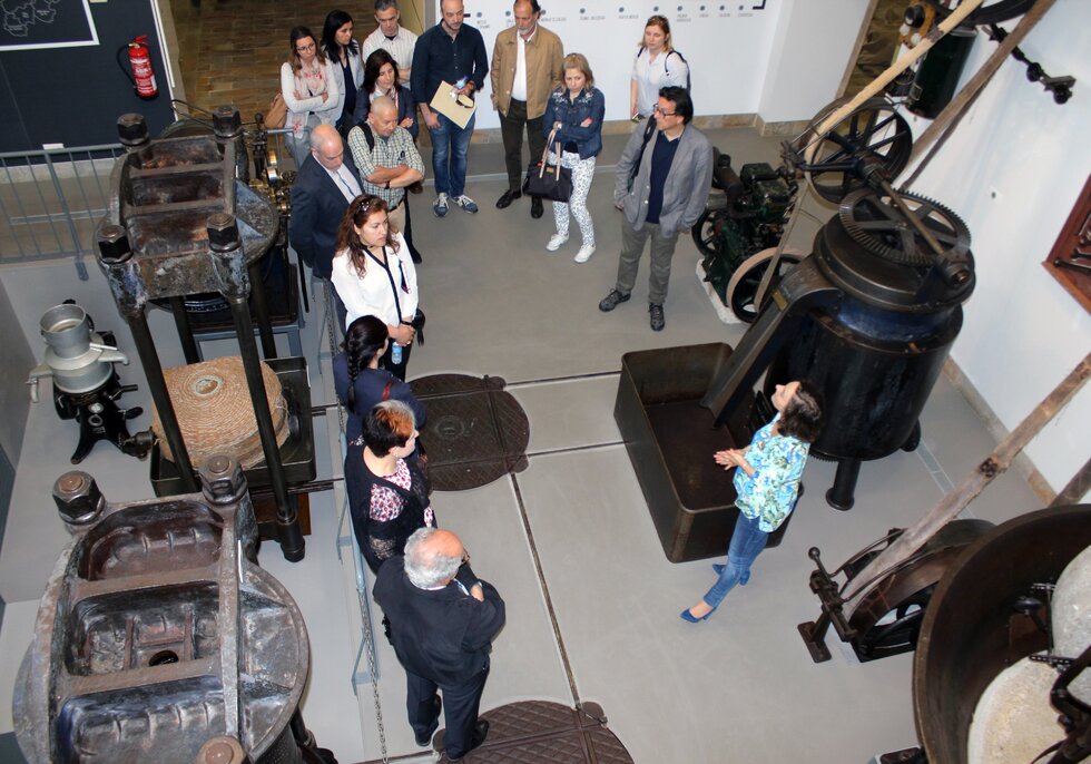4   o museu da oliveira e do azeite de mirandela recebeu 1 980 2500